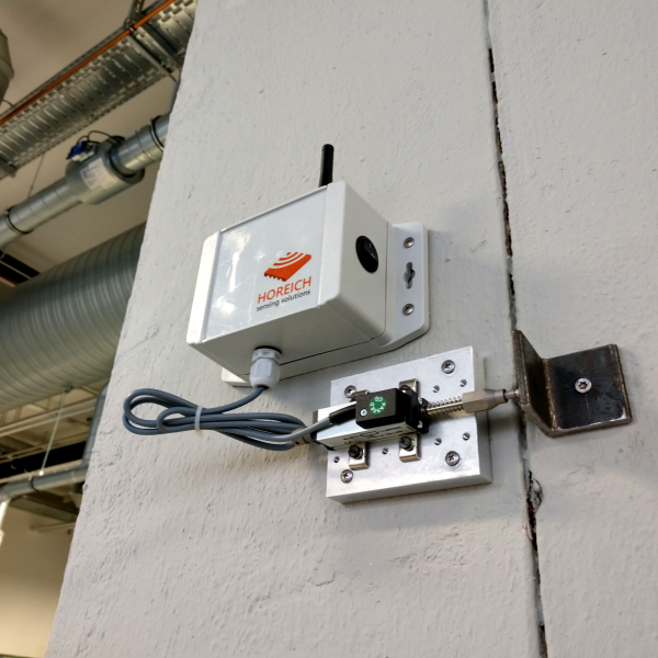 StructSense – Überwachung von Spaltbreiten in Maschinenhalle am Lehrstuhl FAPS